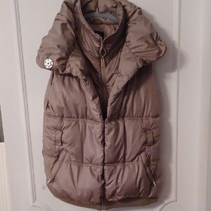 Amisu-Sleeveless Beige Puffer Vest -Sz.10_100% Poly_Super Cozy/warm